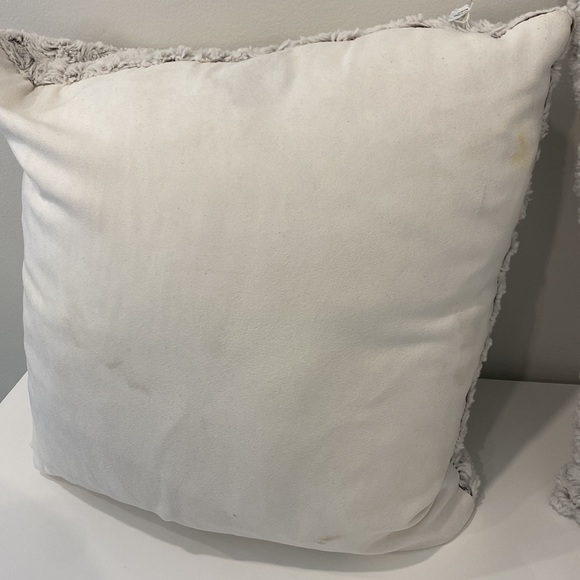 Bedford Cottage set of 2 rose petal pillow - Picture 6 of 7